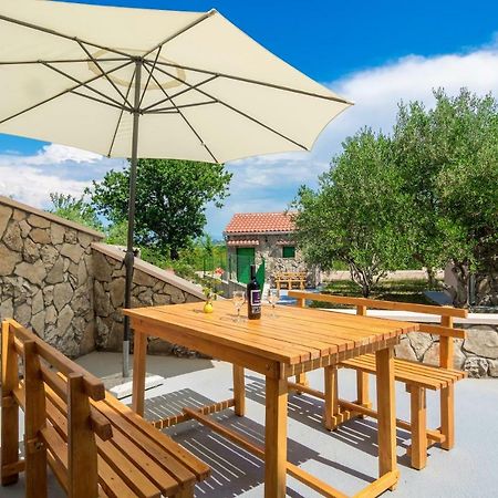 Vacation House Maslina Rupalj Екстериор снимка