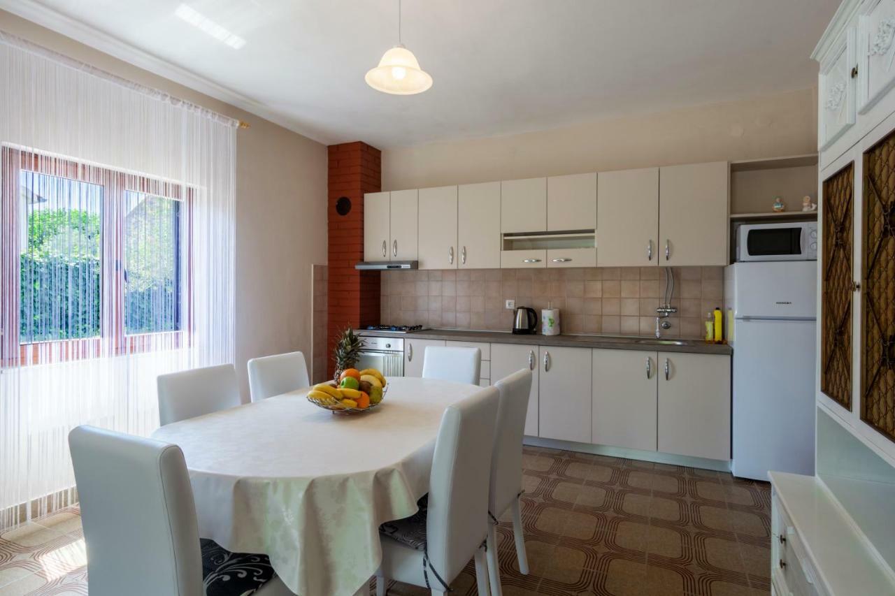 Vacation House Maslina Rupalj Екстериор снимка