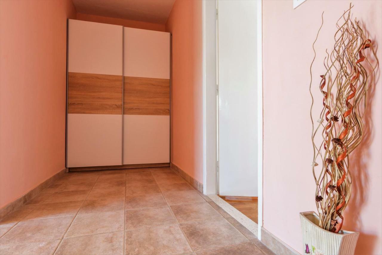 Vacation House Maslina Rupalj Екстериор снимка