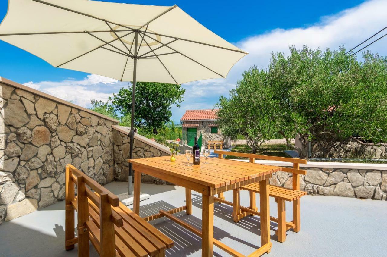 Vacation House Maslina Rupalj Екстериор снимка
