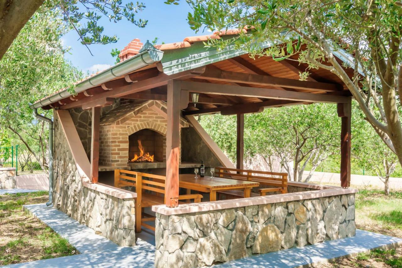 Vacation House Maslina Rupalj Екстериор снимка