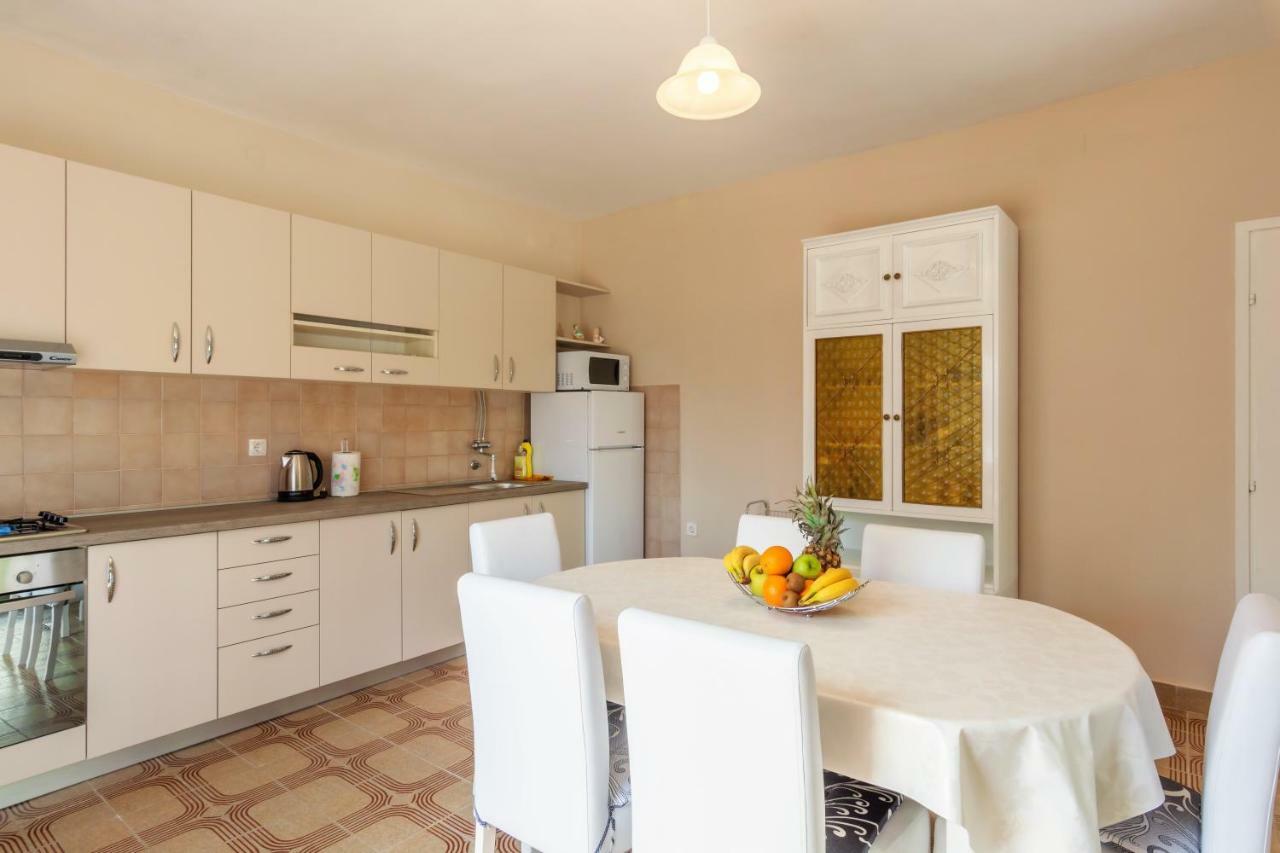 Vacation House Maslina Rupalj Екстериор снимка