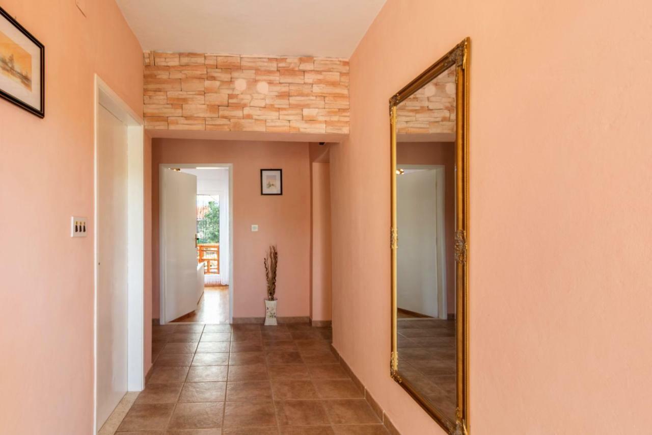 Vacation House Maslina Rupalj Екстериор снимка
