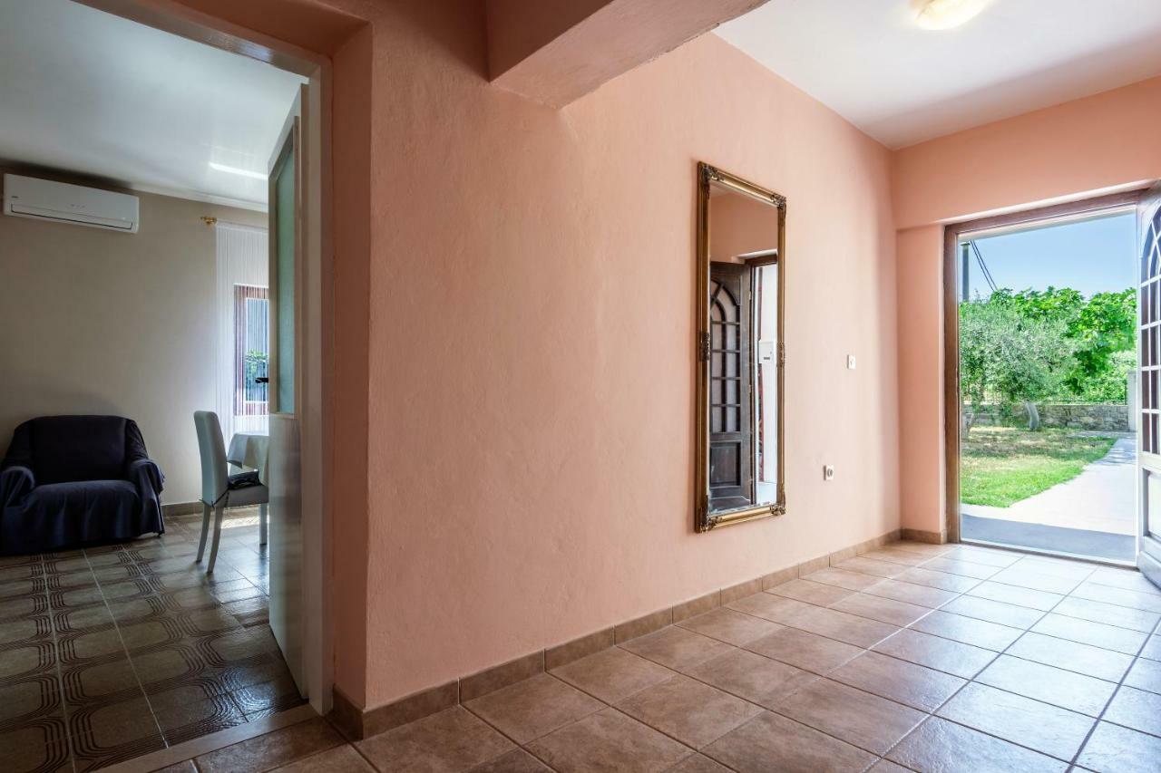 Vacation House Maslina Rupalj Екстериор снимка