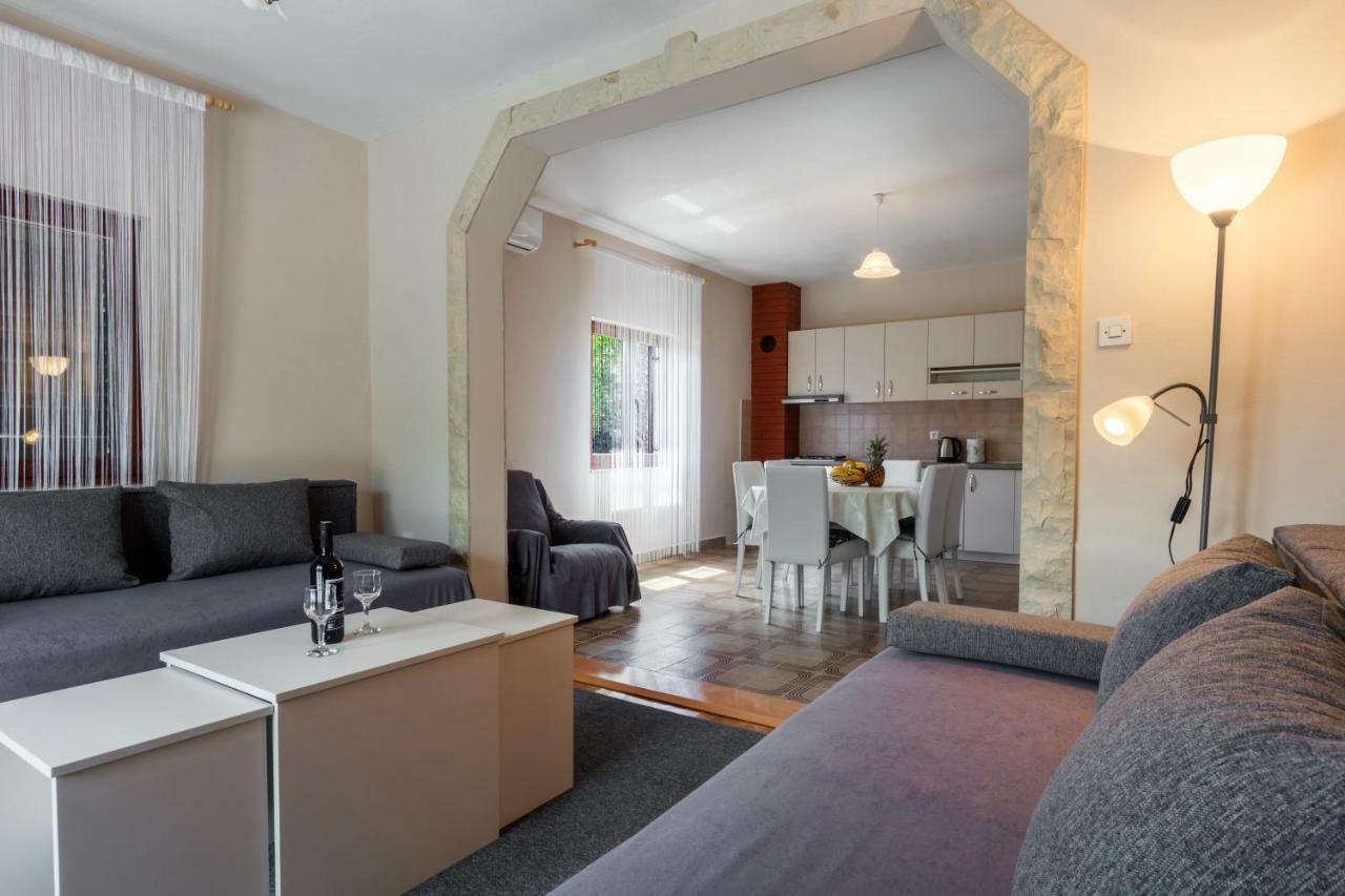 Vacation House Maslina Rupalj Екстериор снимка