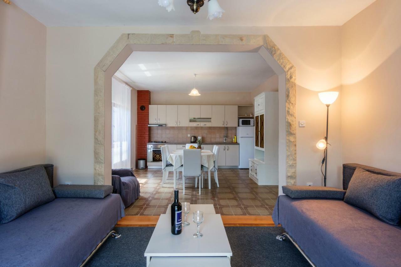 Vacation House Maslina Rupalj Екстериор снимка