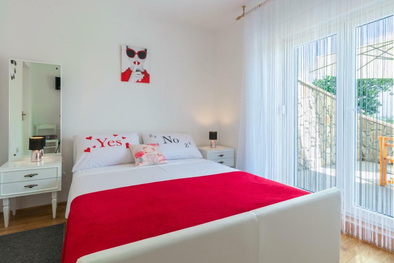 Vacation House Maslina Rupalj Екстериор снимка