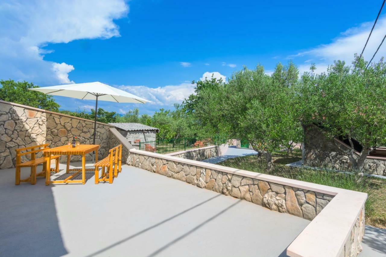 Vacation House Maslina Rupalj Екстериор снимка