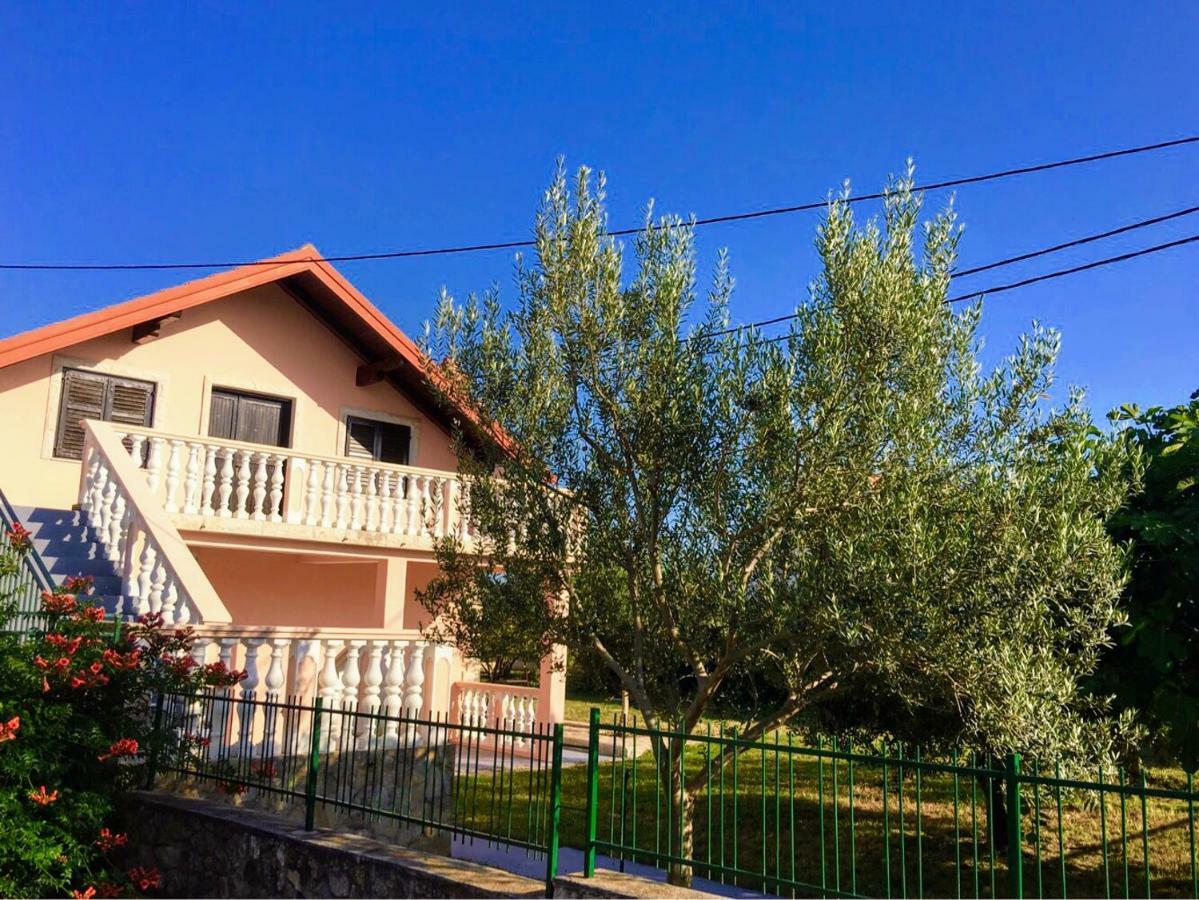 Vacation House Maslina Rupalj Екстериор снимка