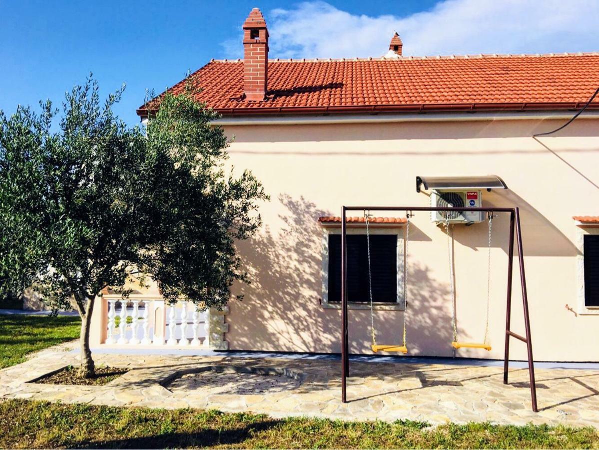Vacation House Maslina Rupalj Екстериор снимка