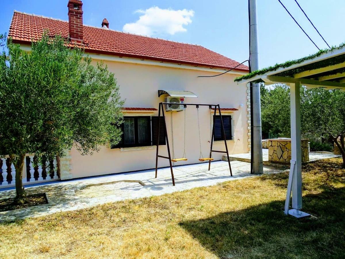 Vacation House Maslina Rupalj Екстериор снимка