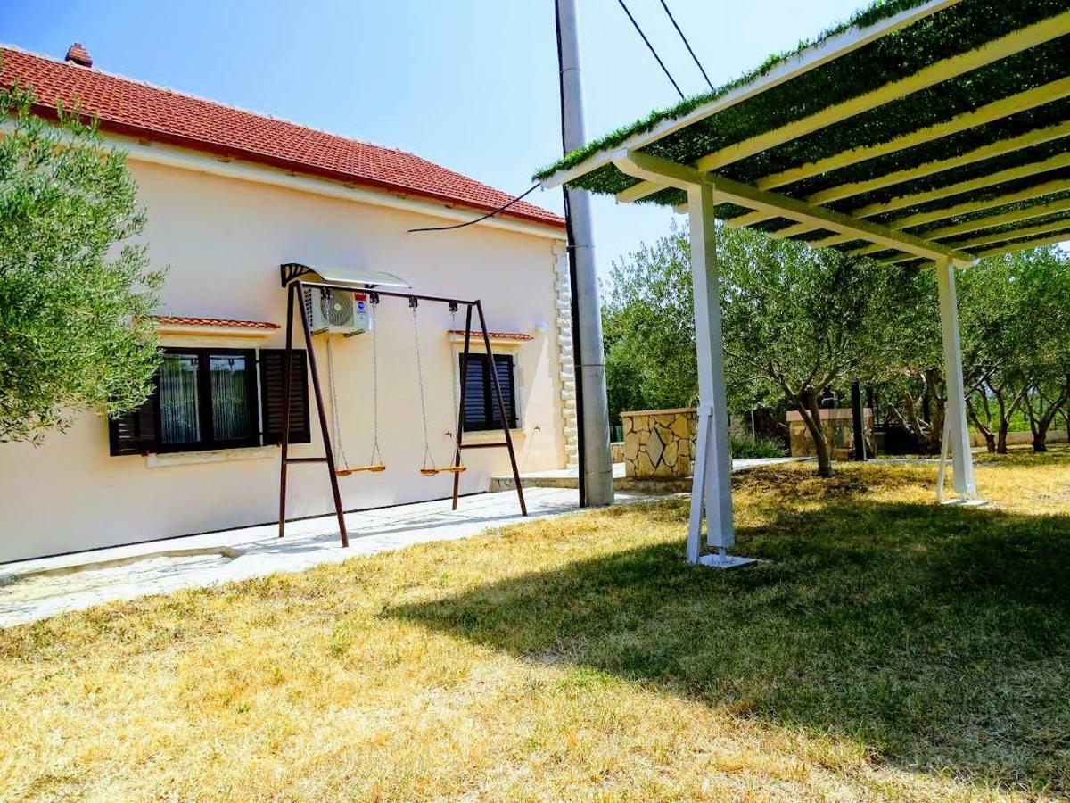 Vacation House Maslina Rupalj Екстериор снимка
